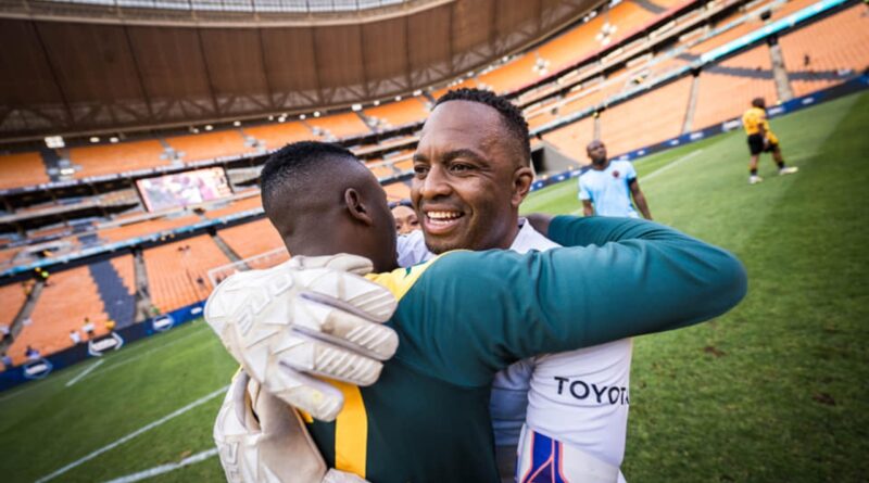 U-Itu Khune uphushelwa ekuwagaxeni emgubeni amagilavu