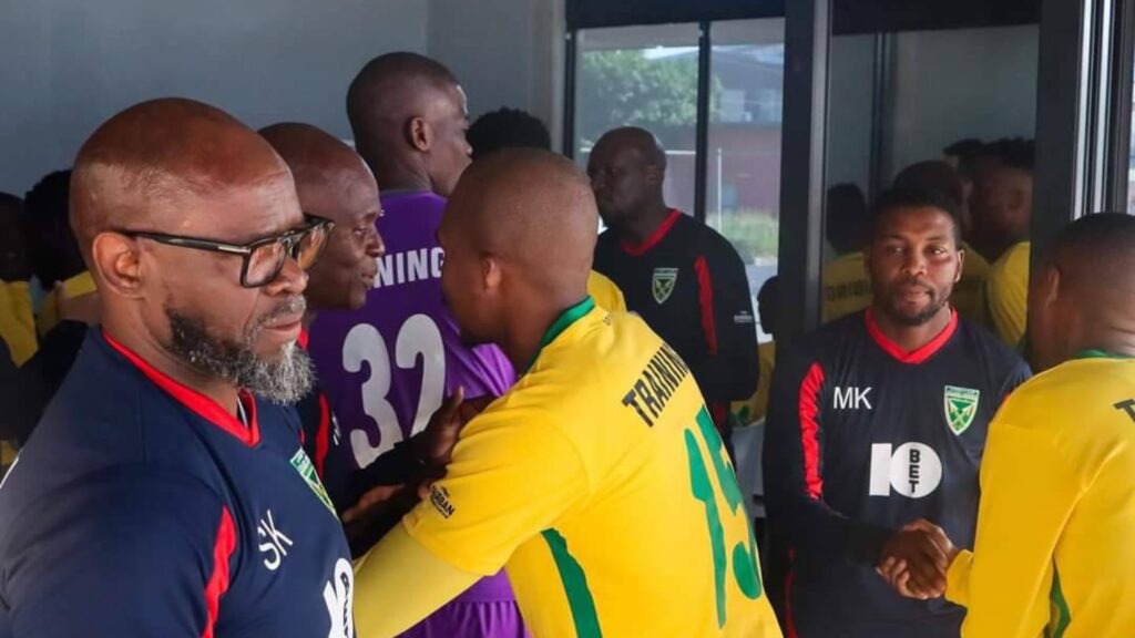 Owe-Arrows uyalila ngokushiywa uKomphela bengazelele