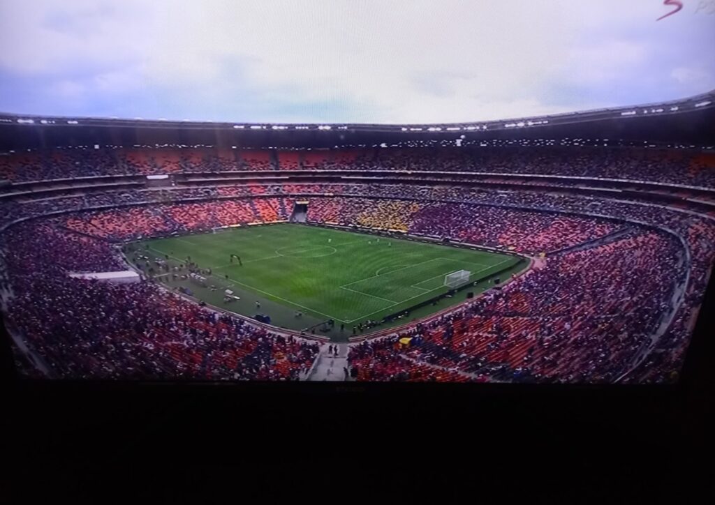 Kucaciswa eyokukhiywa kwegumbi lokushintshela e-FNB Stadium
