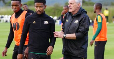 U-Broos ukhafula umlilo ngabamsola ngokuqokwa kwe-Bafana 