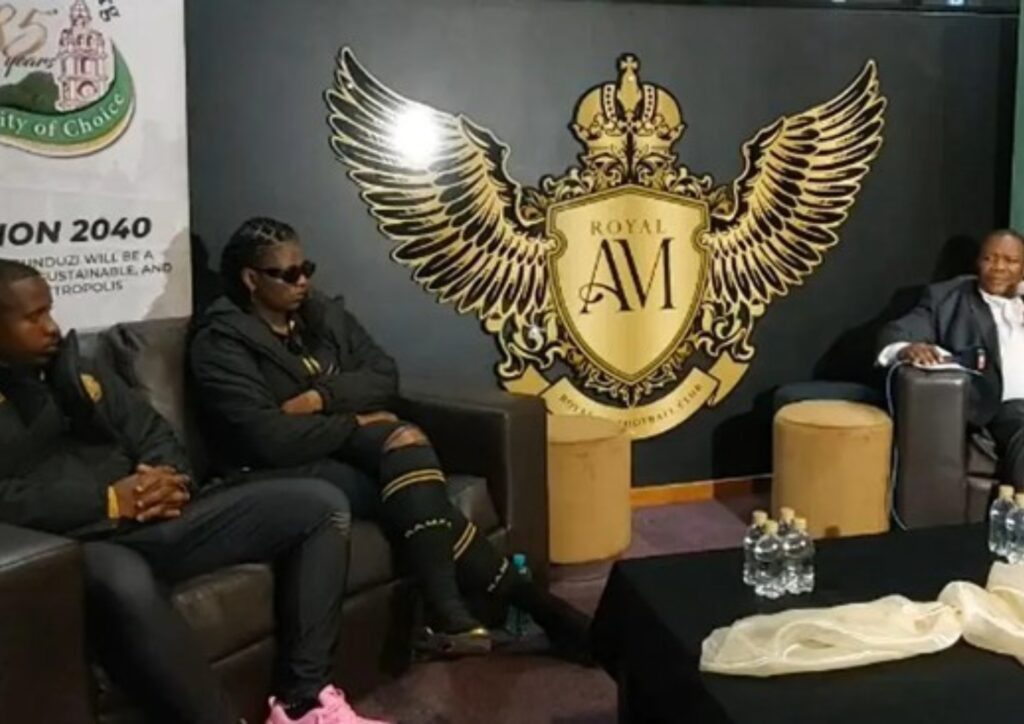 Enye ingwijikhwebu kweyokudayiswa kwe-Royal AM