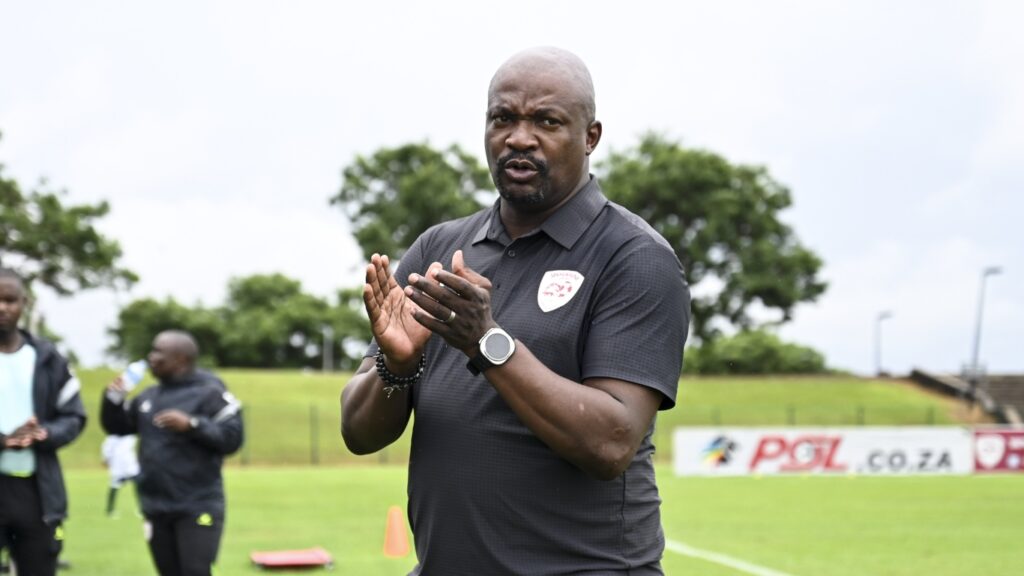 Sekukhale izembe komunye umqeqeshi welePSL