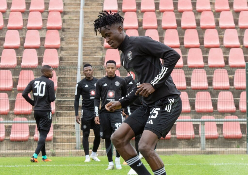 Ingwazi ibhola okubambezele uKarim Kimvuidi kwi-Pirates