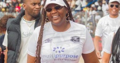 U-MaMkhize weRoyal AM usekhonjwa kwi-Pirates 