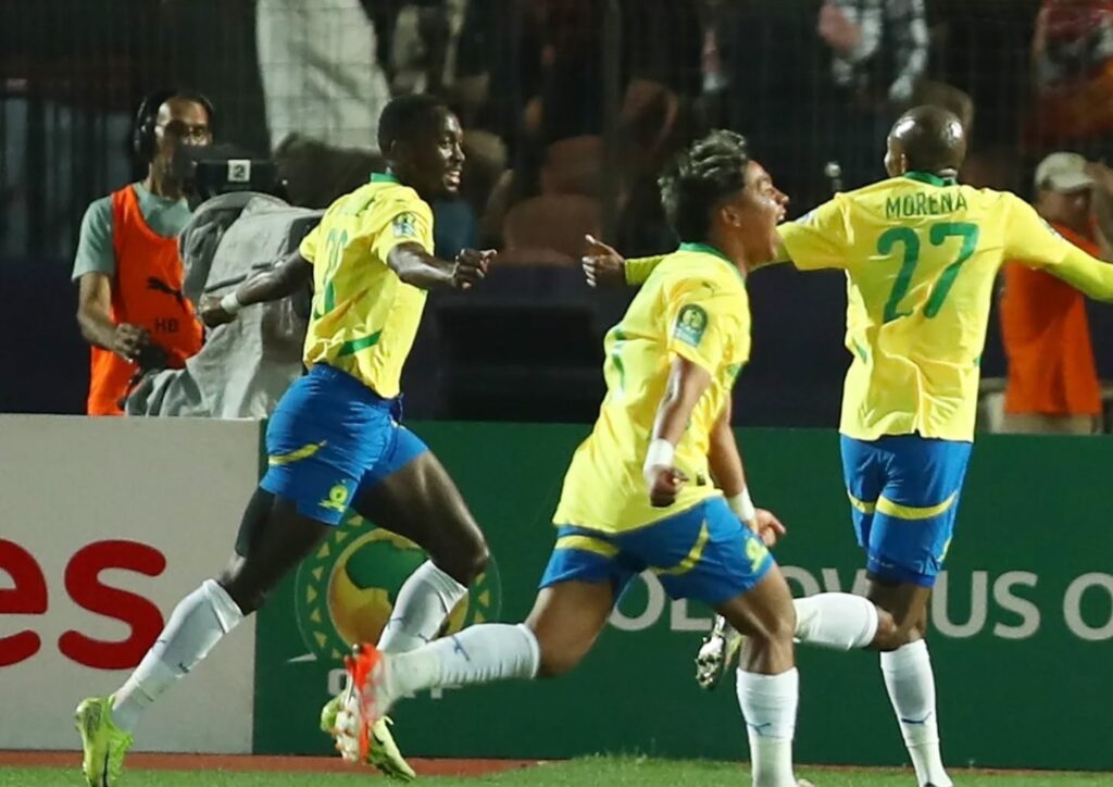 I-Sundowns ‘isidlala ibhola eliqagelayo’ - Dlangalala