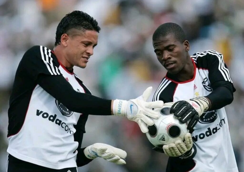 U-Josephs uveza ababili afisa ukubabona kwi-Pirates
