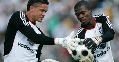 U-Josephs uveza ababili afisa ukubabona kwi-Pirates
