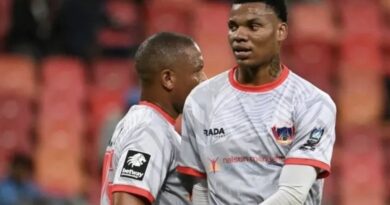 Kuxwayiswa uSinoxolo Kwayiba ngokugijimela kwi-Pirates