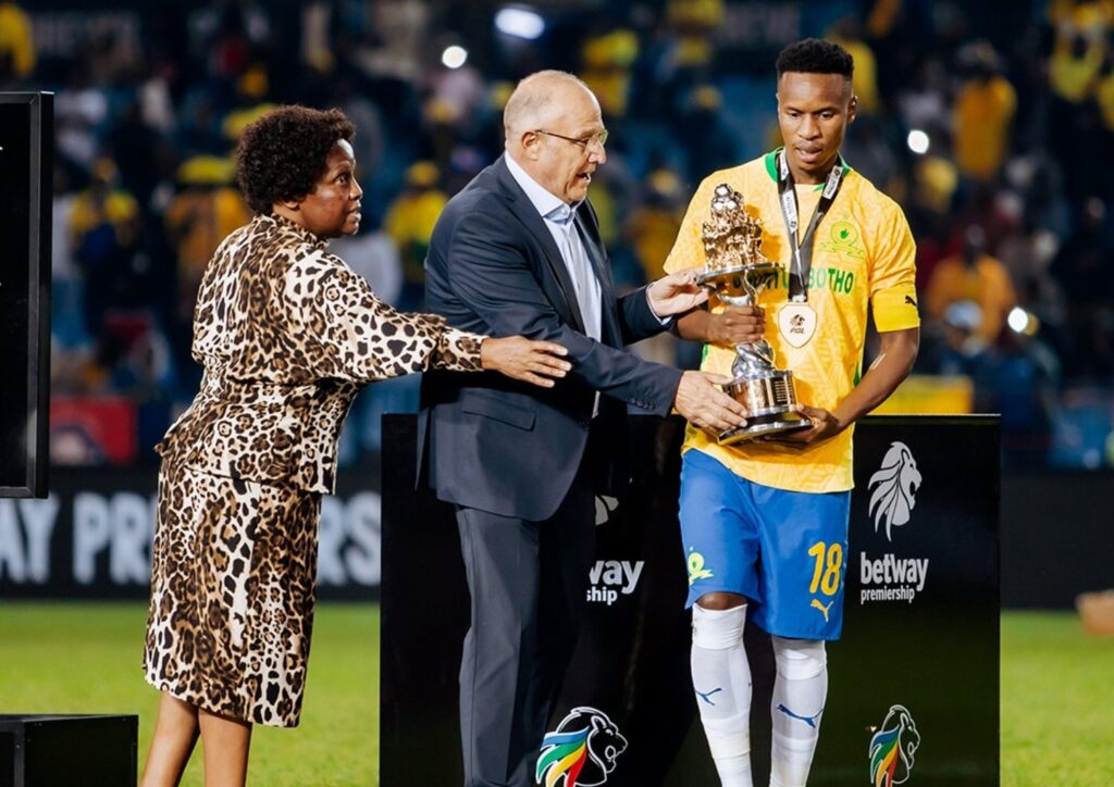 Bashaye amakhala ngendebe entsha ye-Betway Premiership