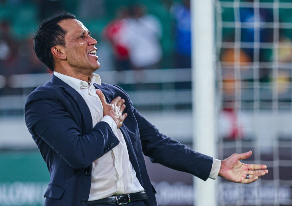 UFadlu Davids uphawula ngamahlebezi okubuyela kwi-Pirates