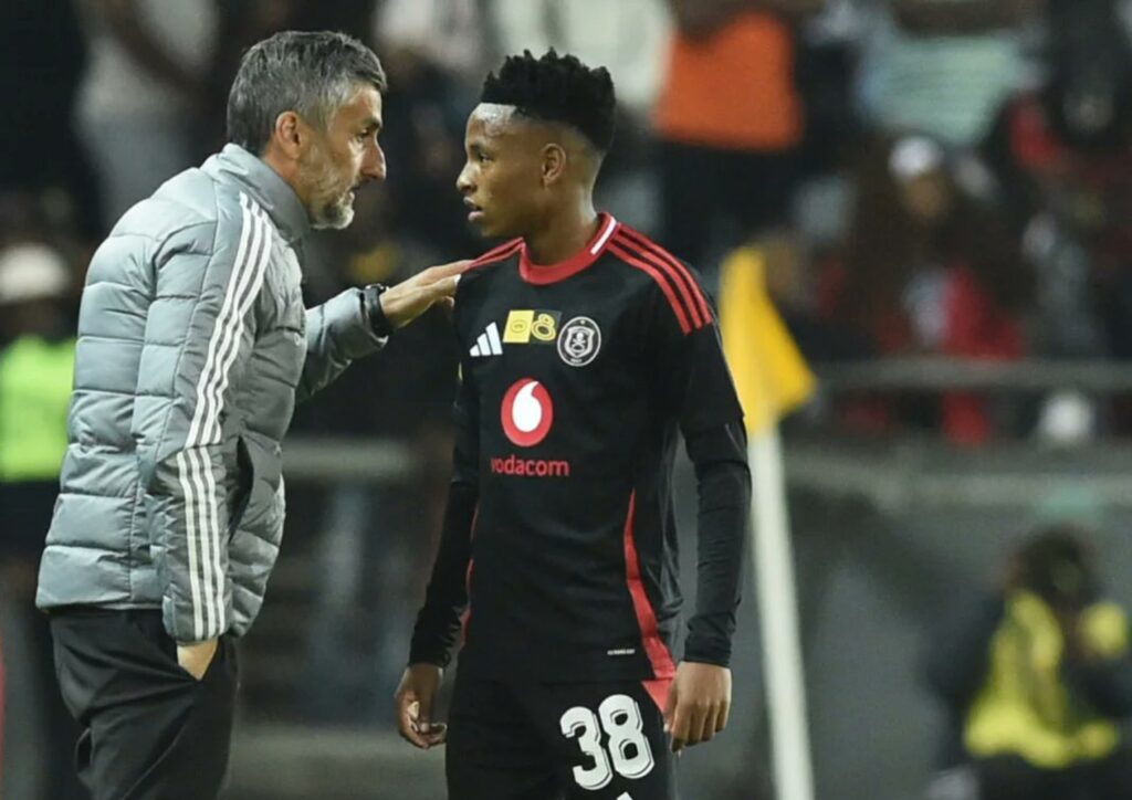 UJose Riveiro akawuvali ngoRele Mofokeng nekusasa leBucs