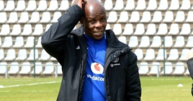 UMandla Ncikazi uyaziphendulela ngomsebenzi we-Pirates