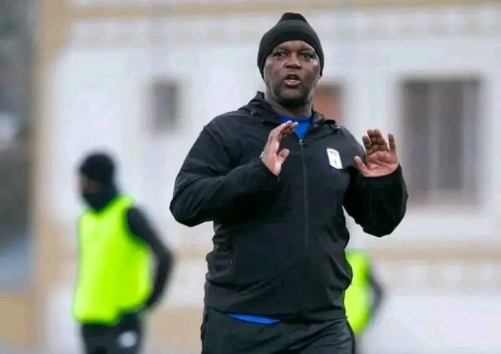 U-Mosimane akayena umqeqeshi odingwa yi-Pirates njengamanje