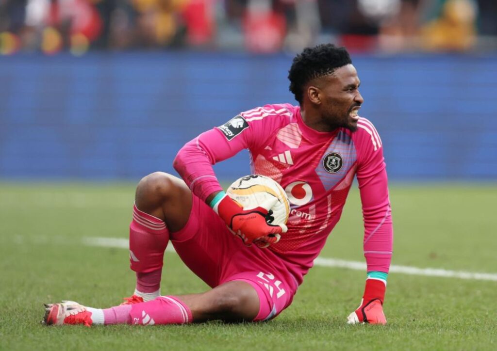 Owe-Orlando Pirates ucacisa eyokushintshwa kukaSipho Chaine