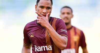 U-Basadien uphendula ngokumataniswa ne‘Big 3’