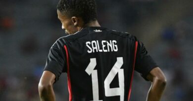 Okwenza u-Klate asole isandla semfene kweka-Saleng nePirates 