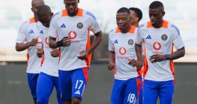 Awaphesheya afuna ukukhendla i-Orlando Pirates