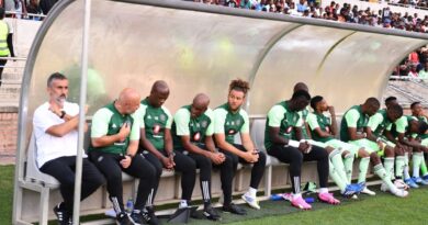 Kubuya ubuso obujwayelekile ebhentshini le-Pirates