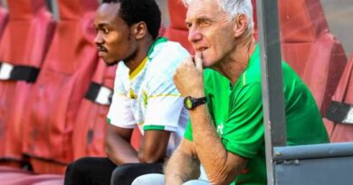 UPercy Tau ubhodle ngangakuthandanga okwashiwo u-Broos