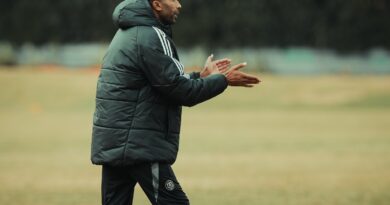 Owe-Orlando Pirates ucacisa eyokusayinwa kuka-Sipho Mbule 
