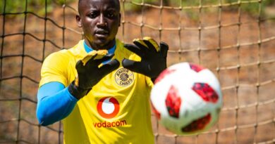 UBrian Baloyi uveza ubuthaka bukaBruce Bvuma weChiefs