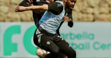 UNcikazi uveza okuzozuzwa yi-Pirates koweBolton