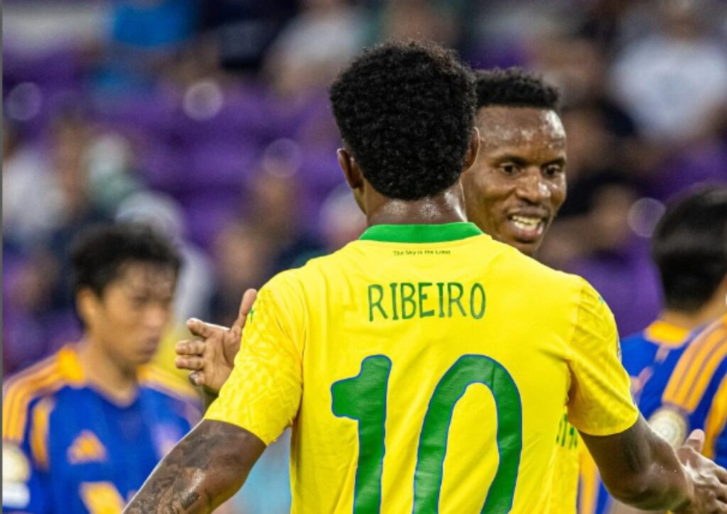 Uyithole kanjani u-Ribeiro imvume yokudlala kwelaseSpain