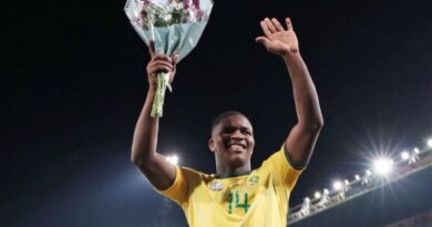 OwoKhozi ubabaza ‘is’dina’ kwababeka u-Mbokazi amabala