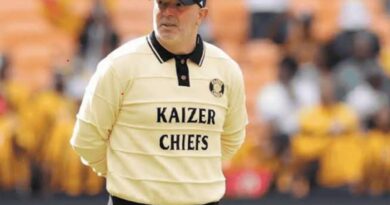 Ezishaqisayo ngeKaizer Chiefs nomqeqeshi wayo uNabi