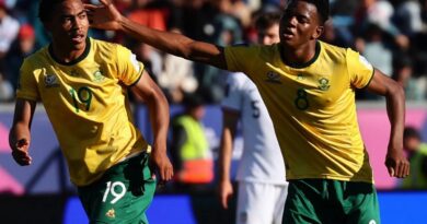 U-Mdaka uveza okuqhathe Amajita nenduku kwiNdebe yoMhlaba