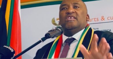 U-McKenzie ufuna incazelo kwiSafa ngekaMokoena - uxolisa kwiFifa