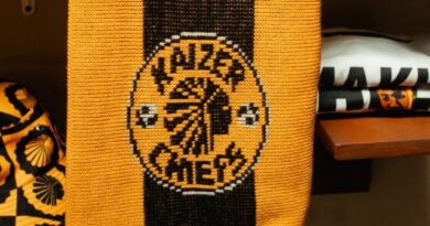Kusolwa i-Chiefs ngokuhlonza kwayo abadlali ngesiNgisi, hhayi ikhono