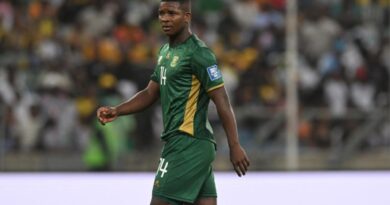 Okushiwo uHugo Broos ngoMbokazi ngemuva kwekhadi elibomvu