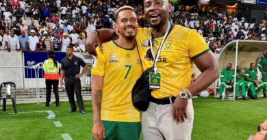 Umlandeli weChiefs uphendula eyokusolwa ngokujabula nabadlali beBucs