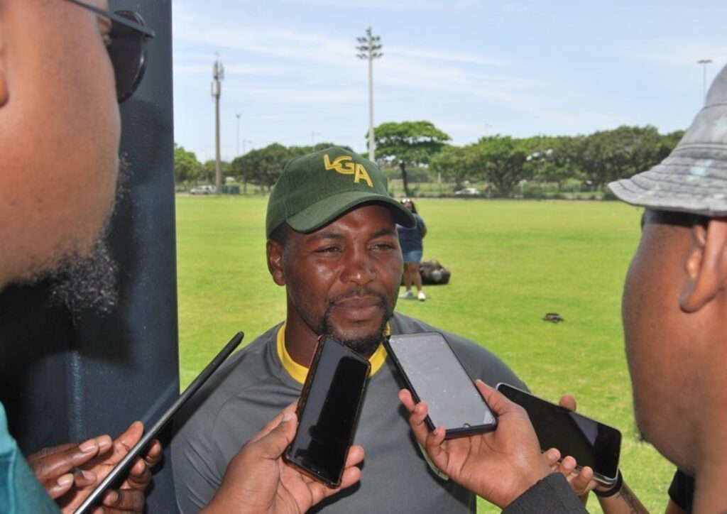 UMabhuti Khenyeza ubuyela kwPSL, uyocija iqembu elikhulu