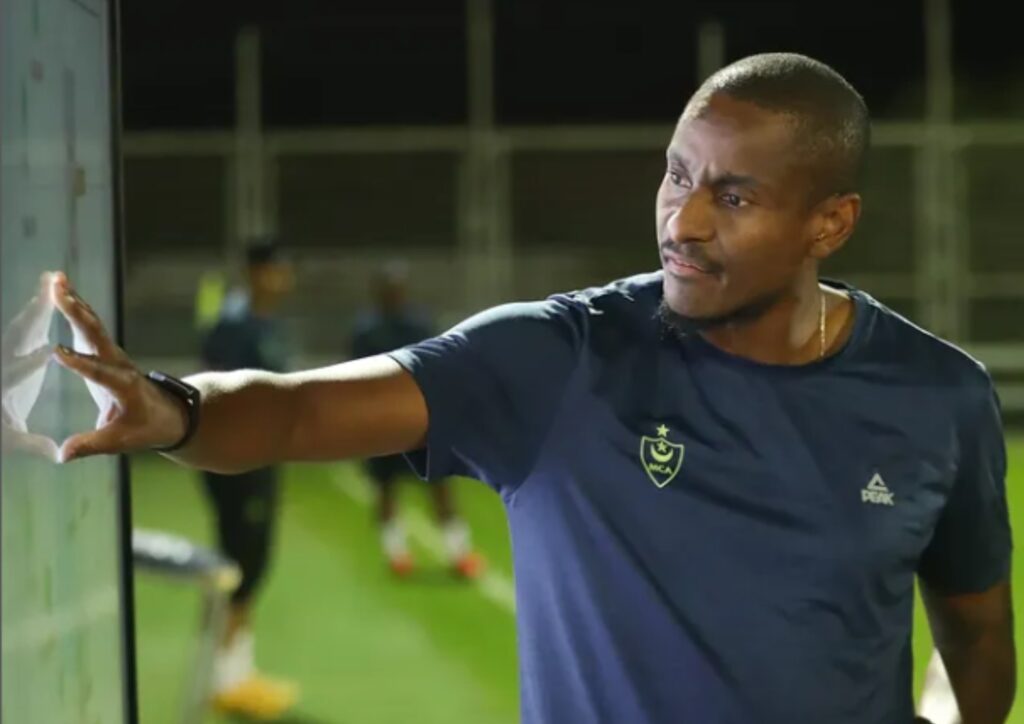 U-Mokwena ubhoboka ngesikhathi esibuhlungu emsebenzini wakhe