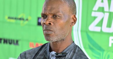 U-Zwane uvula isifuba ngezinkinga abhekana nazo kwi-Chiefs