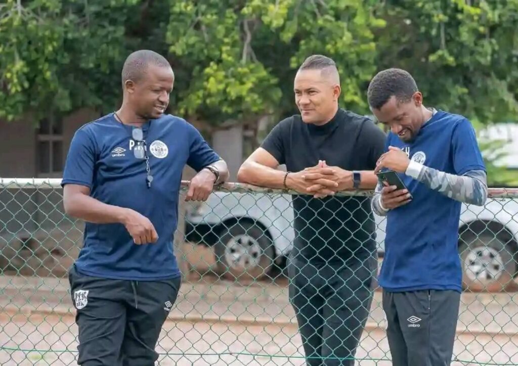 I-Chiefs kaStanton Fredericks isigxale owaduma kwiPSL