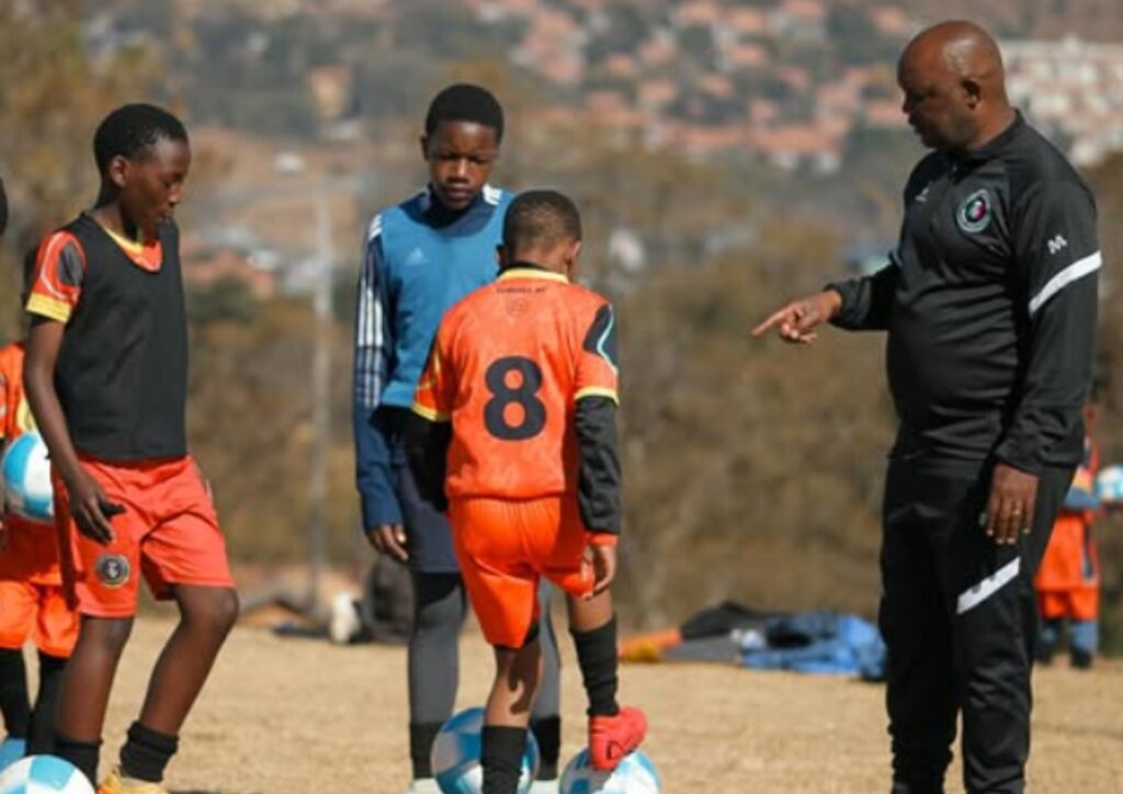 Kuvela okushaqisayo okwabalekisa uPitso Mosimane kwiDowns