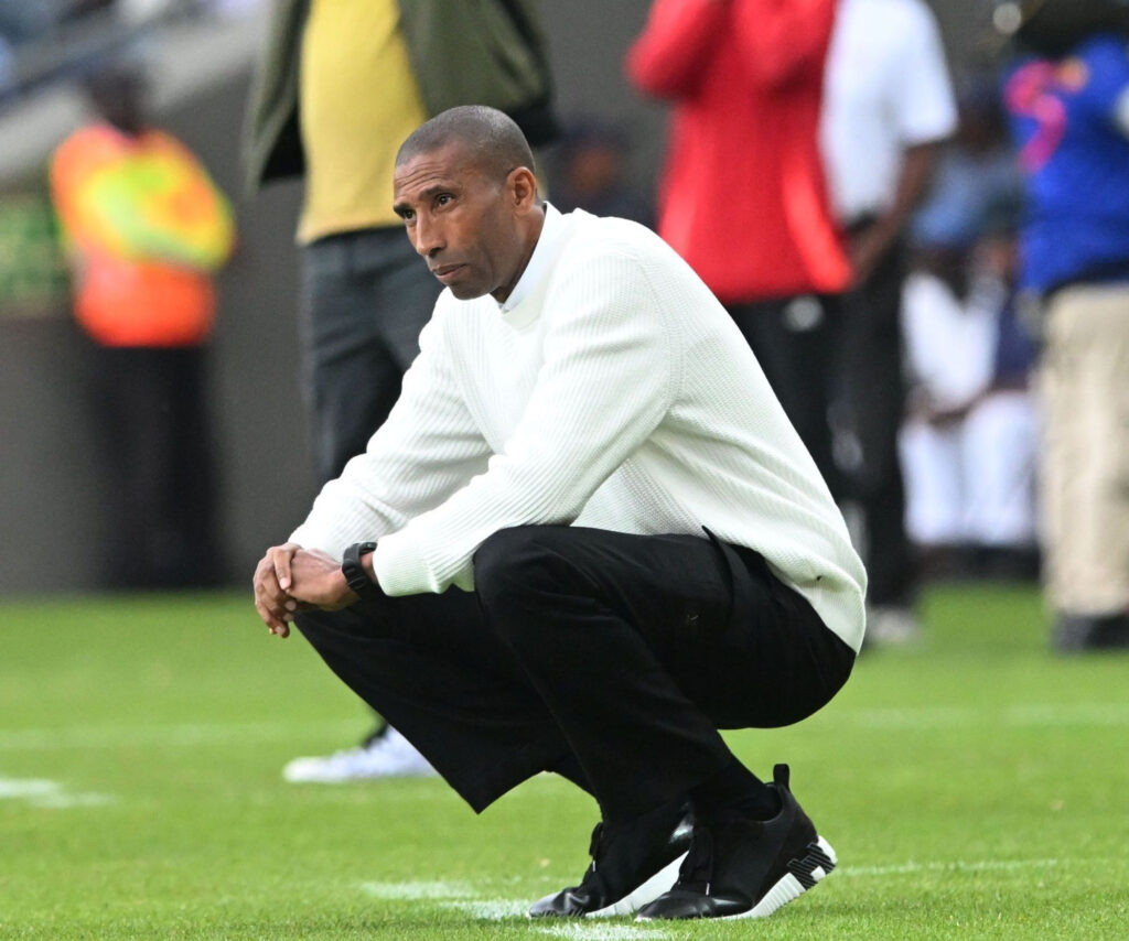 UKhanye usola umqeqeshi ‘ngovalo’ kwabe-Orlando Pirates 