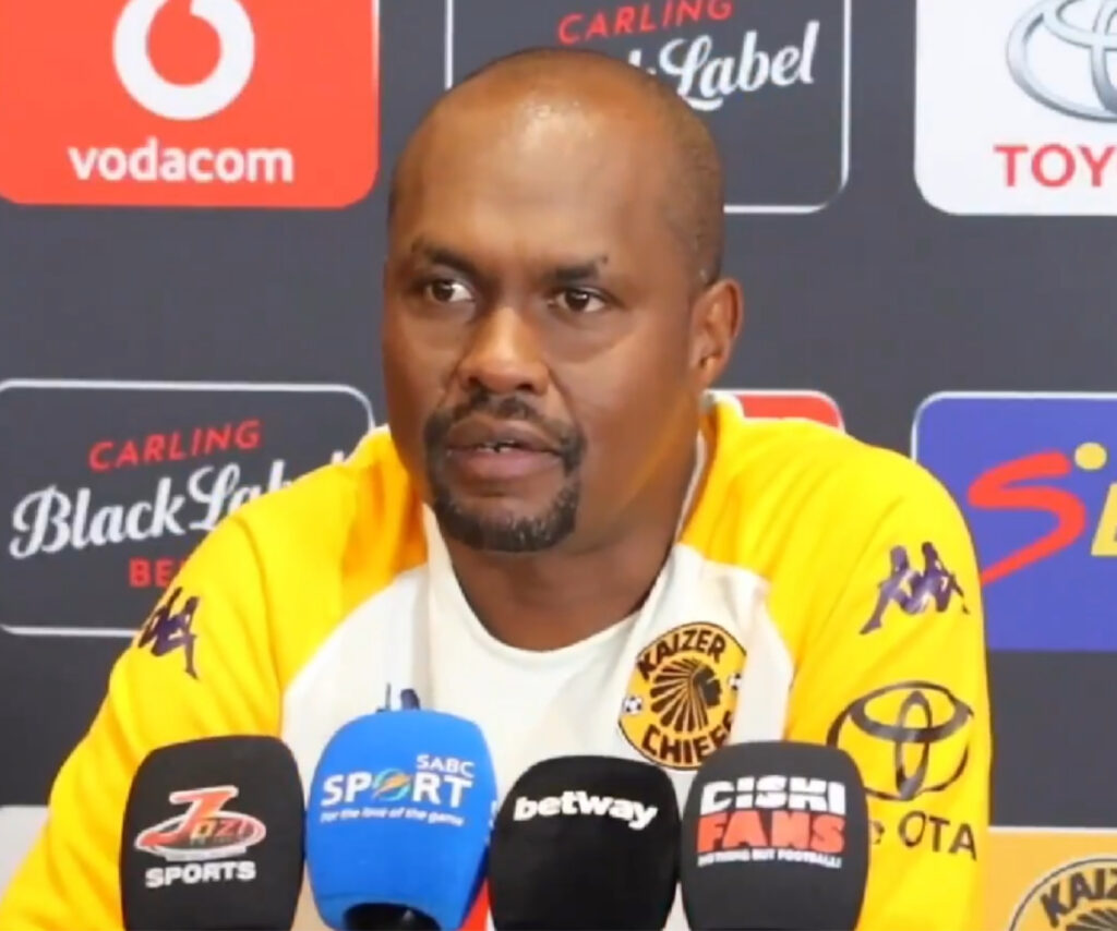 Ufunwa uthuli kwelakubo uCedric Kaze weKaizer Chiefs