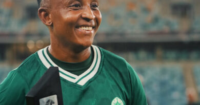 U-Ekstein uveza okwenza axolise kwiKaizer Chiefs