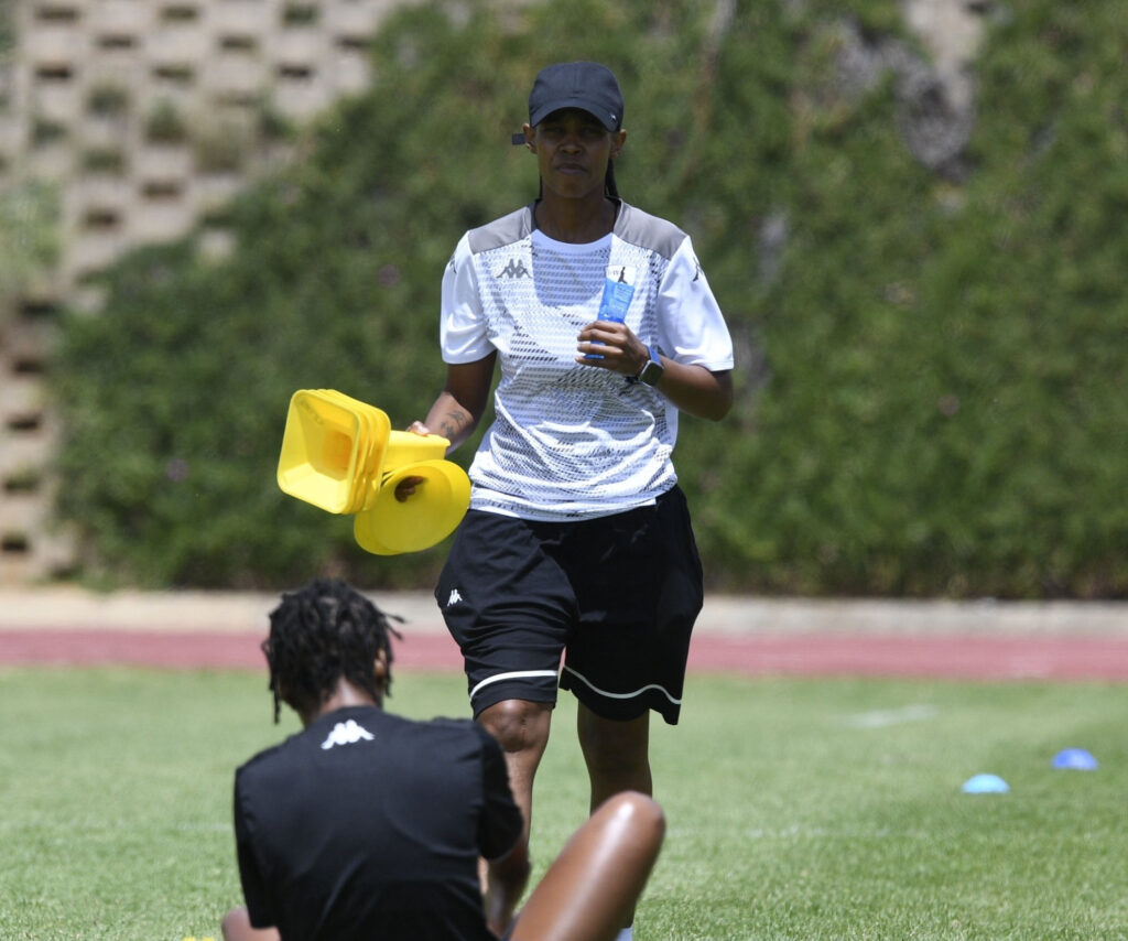 Inhlokomo abaqeqeshi beKaizer Chiefs bethola iziqu eziphezulu