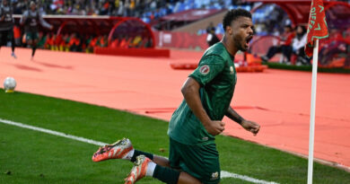 Now Siphiwe Tshabalala, who famously scored South Africa's opening goal at the 2010 FIFA World Cup, has urged Lyle Foster to use the criticism as motivation.