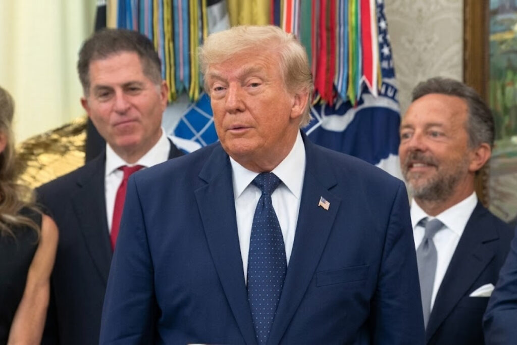 Donald Trump also criticized the Brazilian referee, Raphael Claus, saying he made a mistake by sending off Folarin Balogun.
