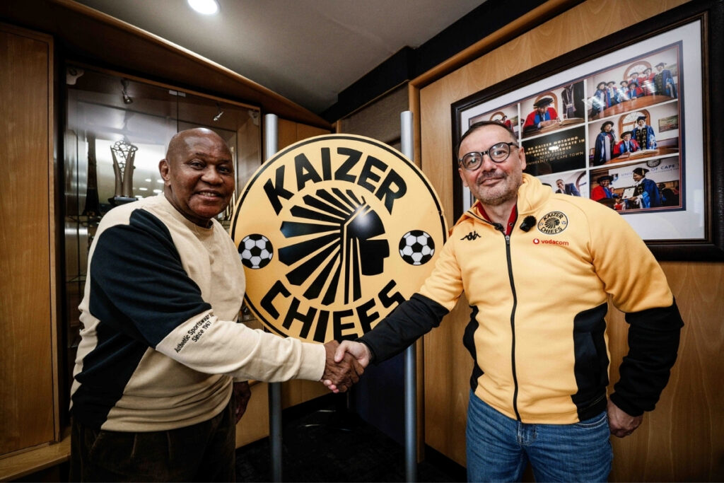 Fernando Da Cruz has already met with all the Kaizer Chiefs players and staff upon his arrival at Naturena.