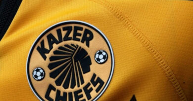 If this deal is finalized, he will become the second midfielder signed by Kaizer Chiefs in a few days.