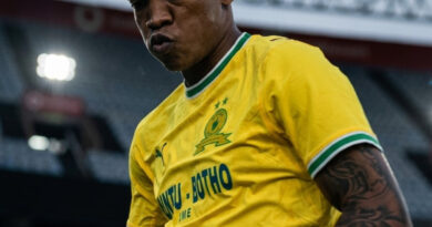 Although the changes are not many, the second star is what highlights this jersey the most and demonstrates Mamelodi Sundowns' dominance in African football.