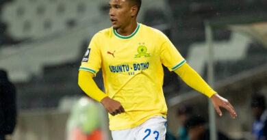Fawaaz Basadien is in a tough position battle at Sundowns, and Teko Modise sees him as capable of becoming a key player if only he pulls up his socks.