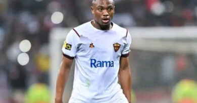 Kaizer Chiefs is expected to announce Langelihle Phili as their new player this week, as he was spotted at the Johannesburg airport over the weekend.